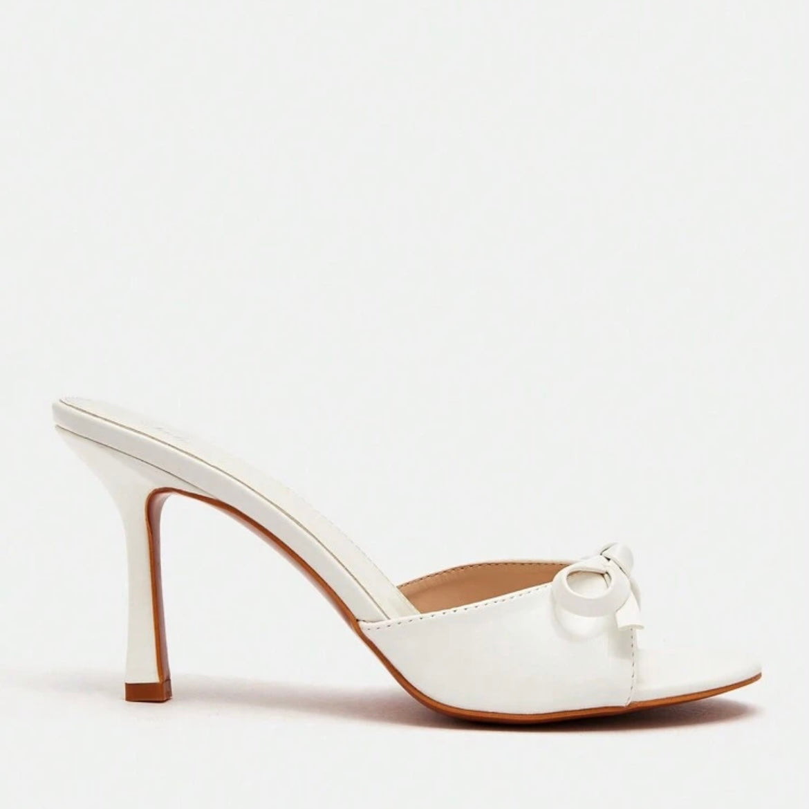LILA WHITE BOW HEELS