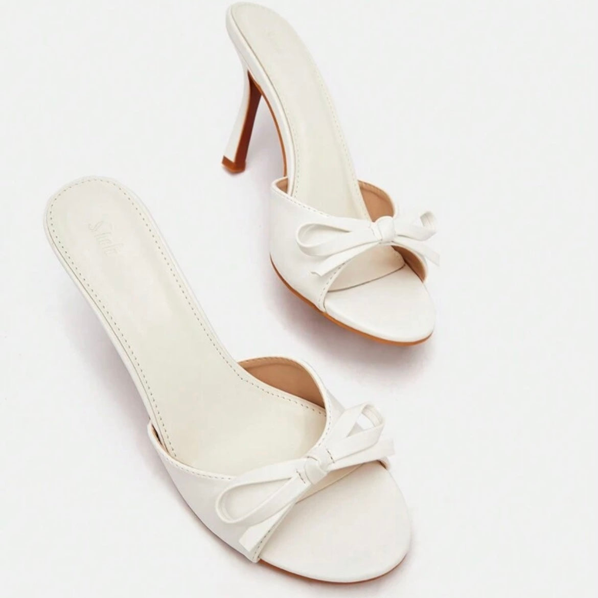 LILA WHITE BOW HEELS