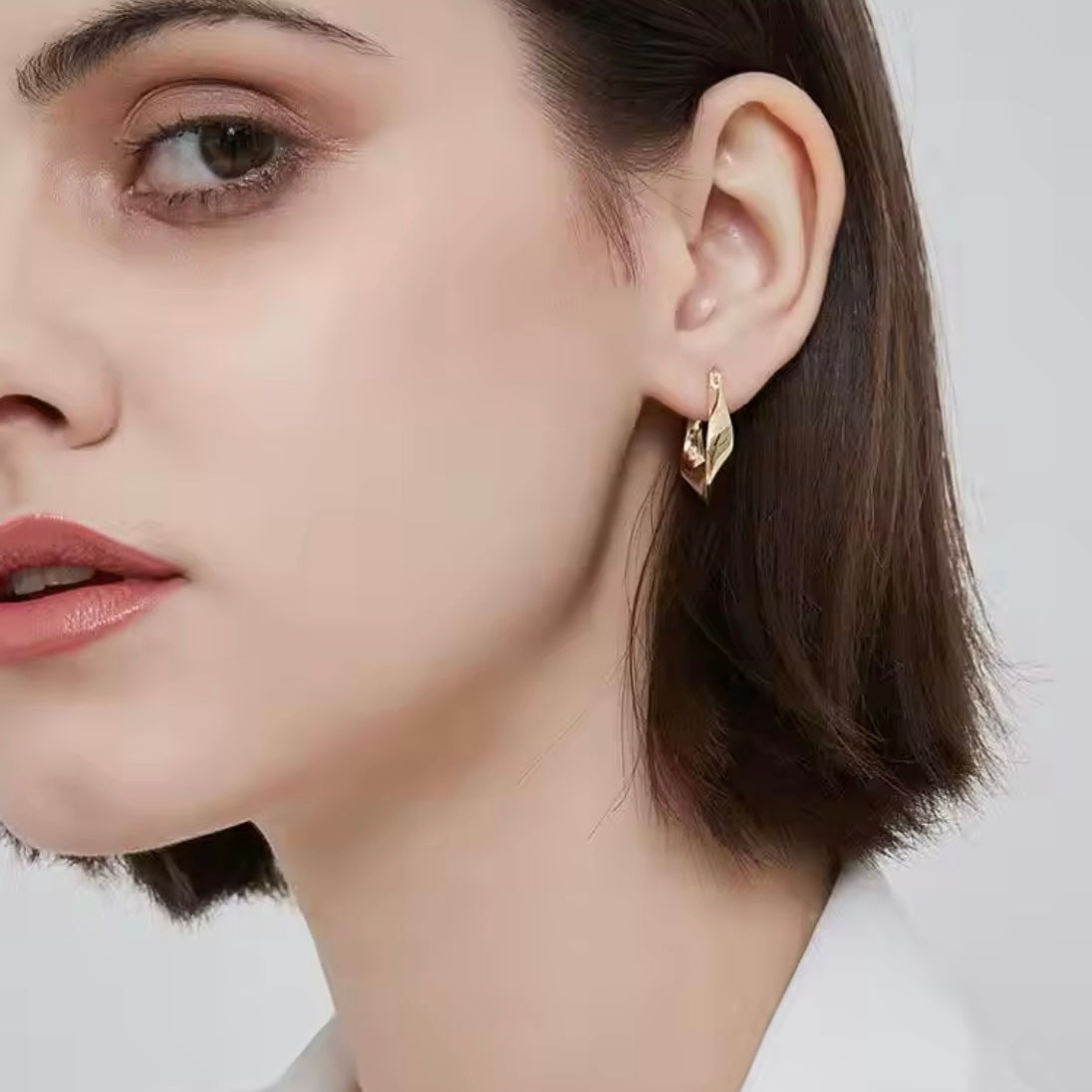 GOLDEN HOOP EARRINGS
