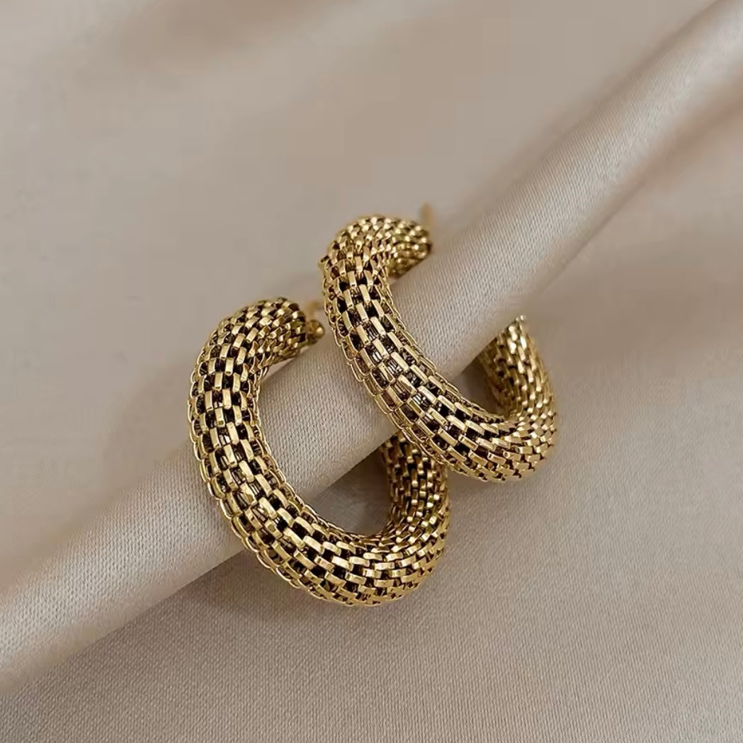 GOLDEN CHUNKY HOOP EARRINGS