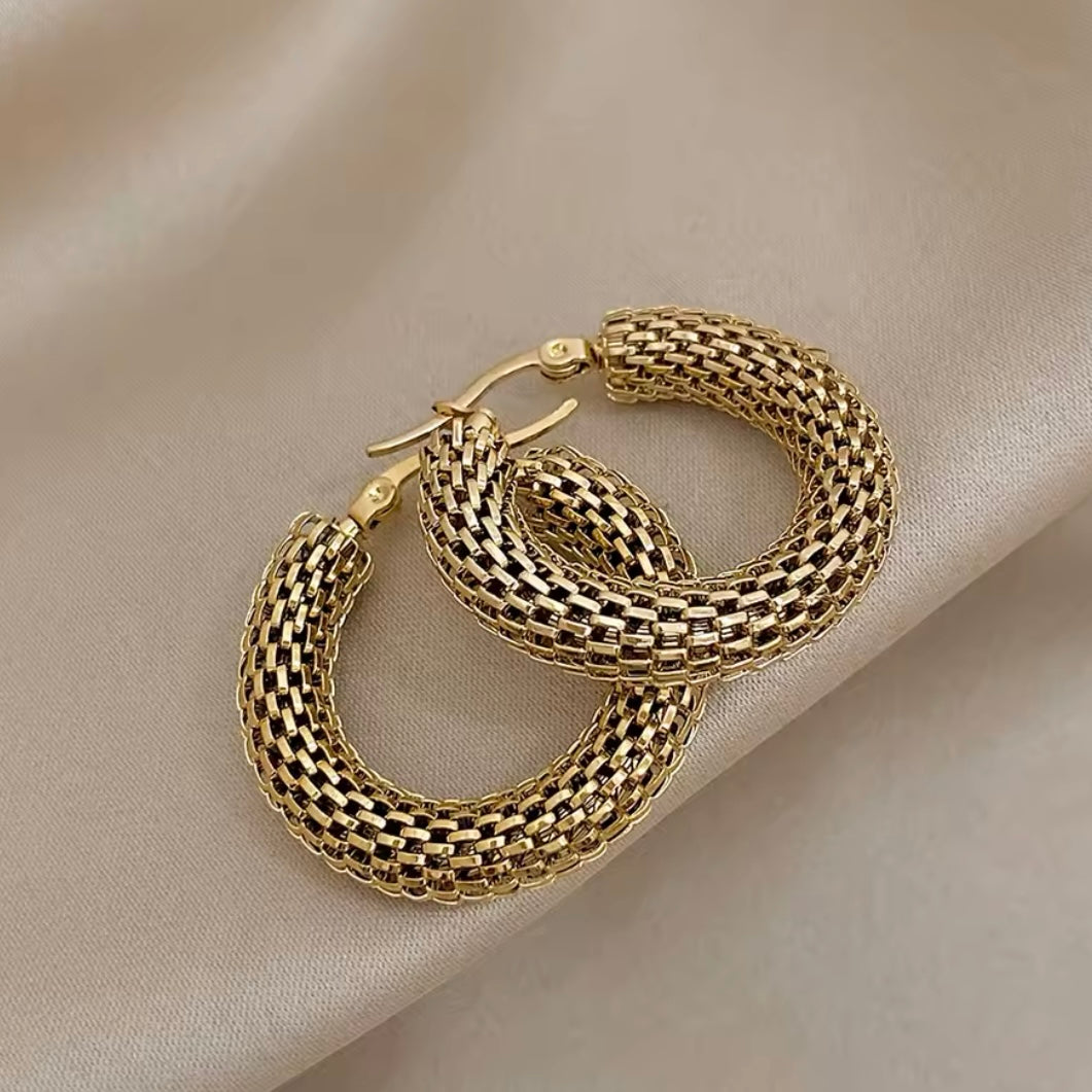 GOLDEN CHUNKY HOOP EARRINGS
