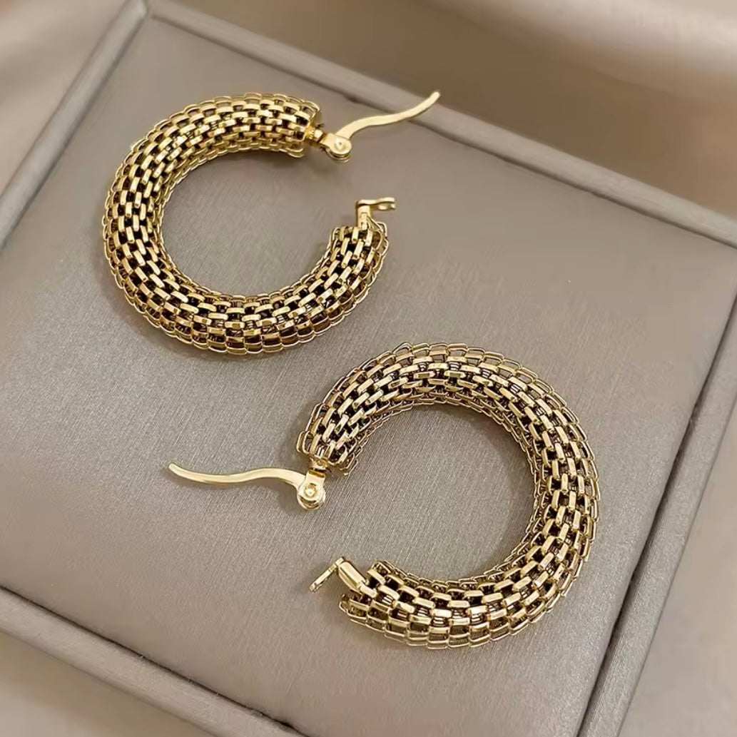 GOLDEN CHUNKY HOOP EARRINGS