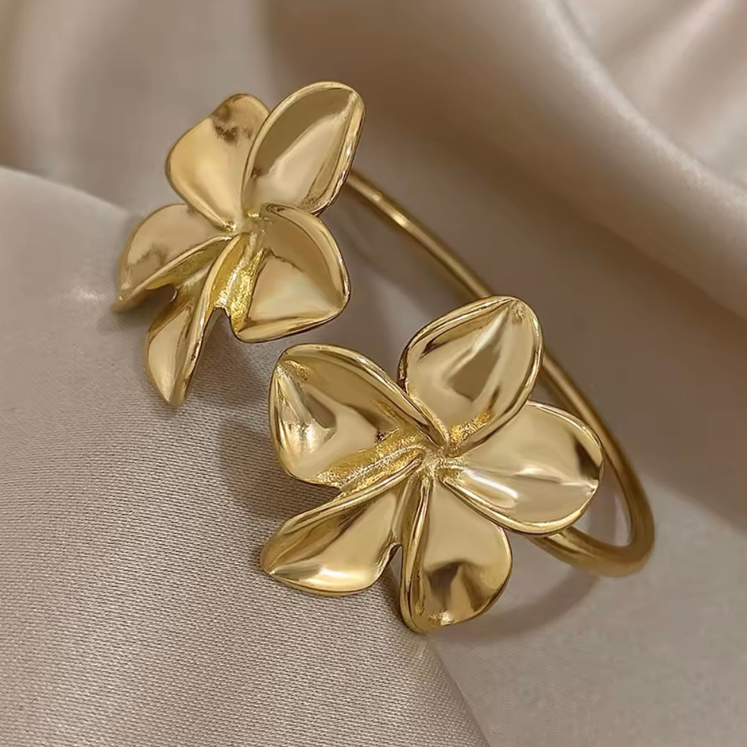 GOLDEN CHUNKY FLOWER BRACELET